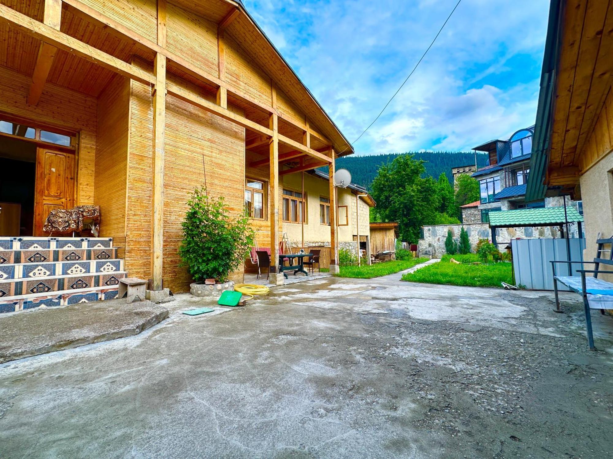 Mziuri Guest House Mestia Exteriör bild