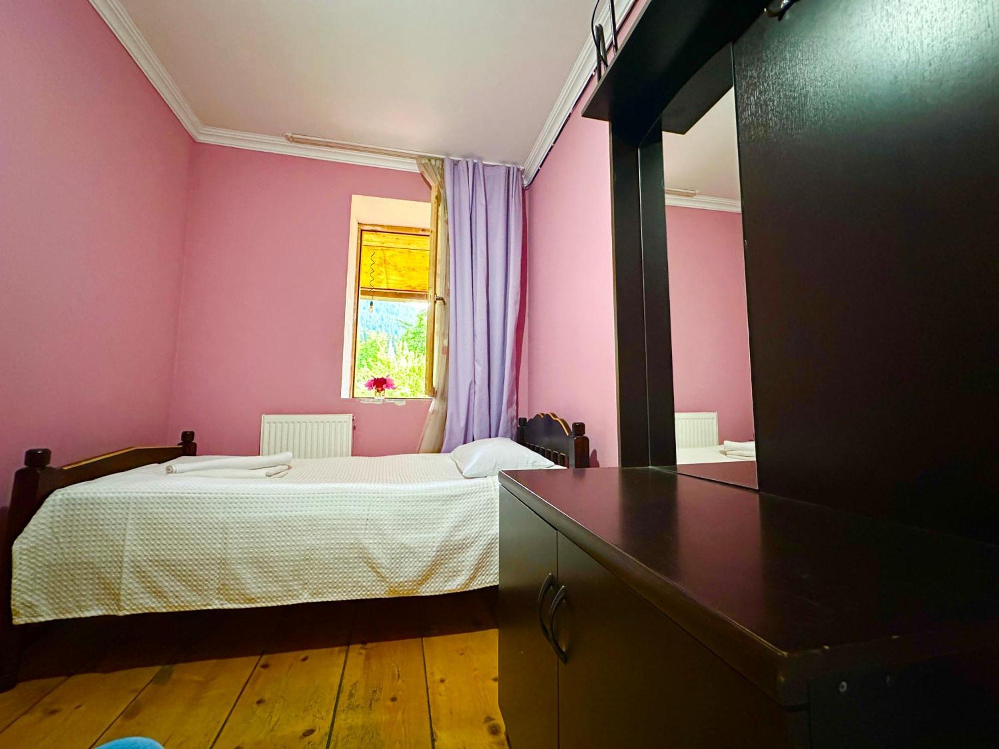Mziuri Guest House Mestia Exteriör bild