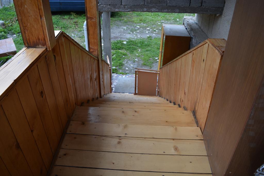 Mziuri Guest House Mestia Exteriör bild
